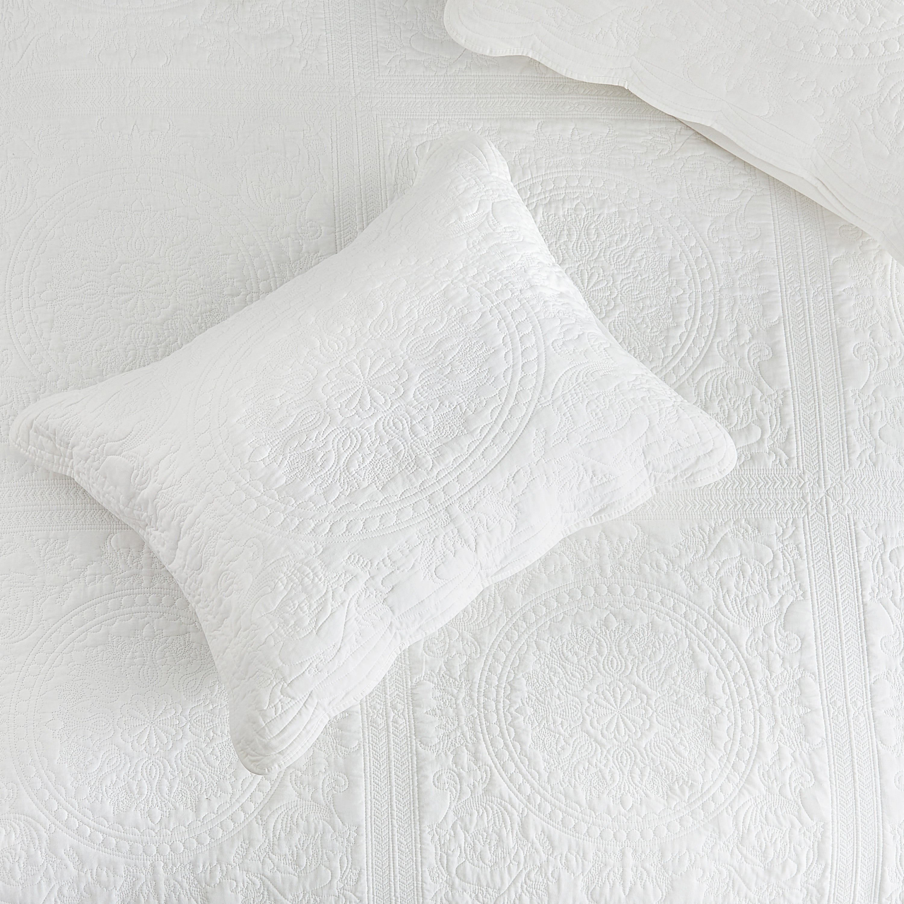 Isabella Cotton Quilt Set - White - Stunning Medallions And Scalloped Edges