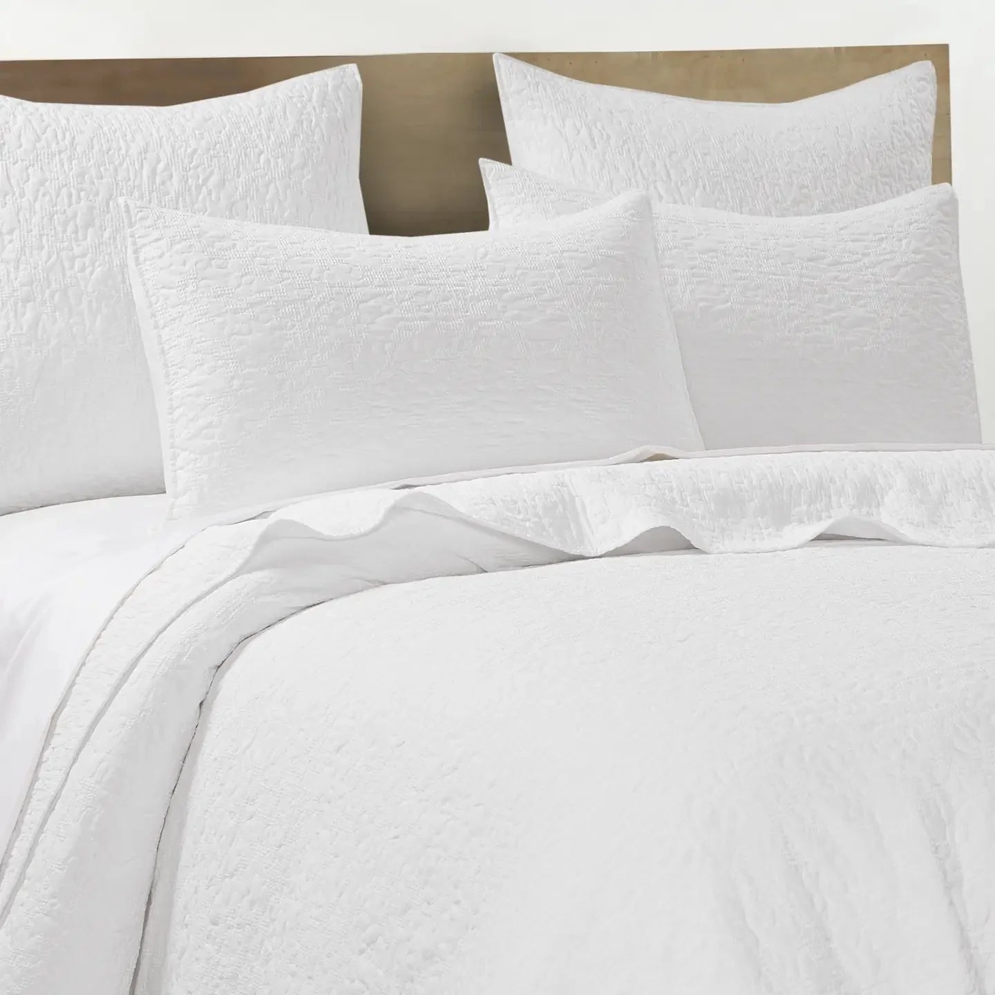 Emory White Quilt Set