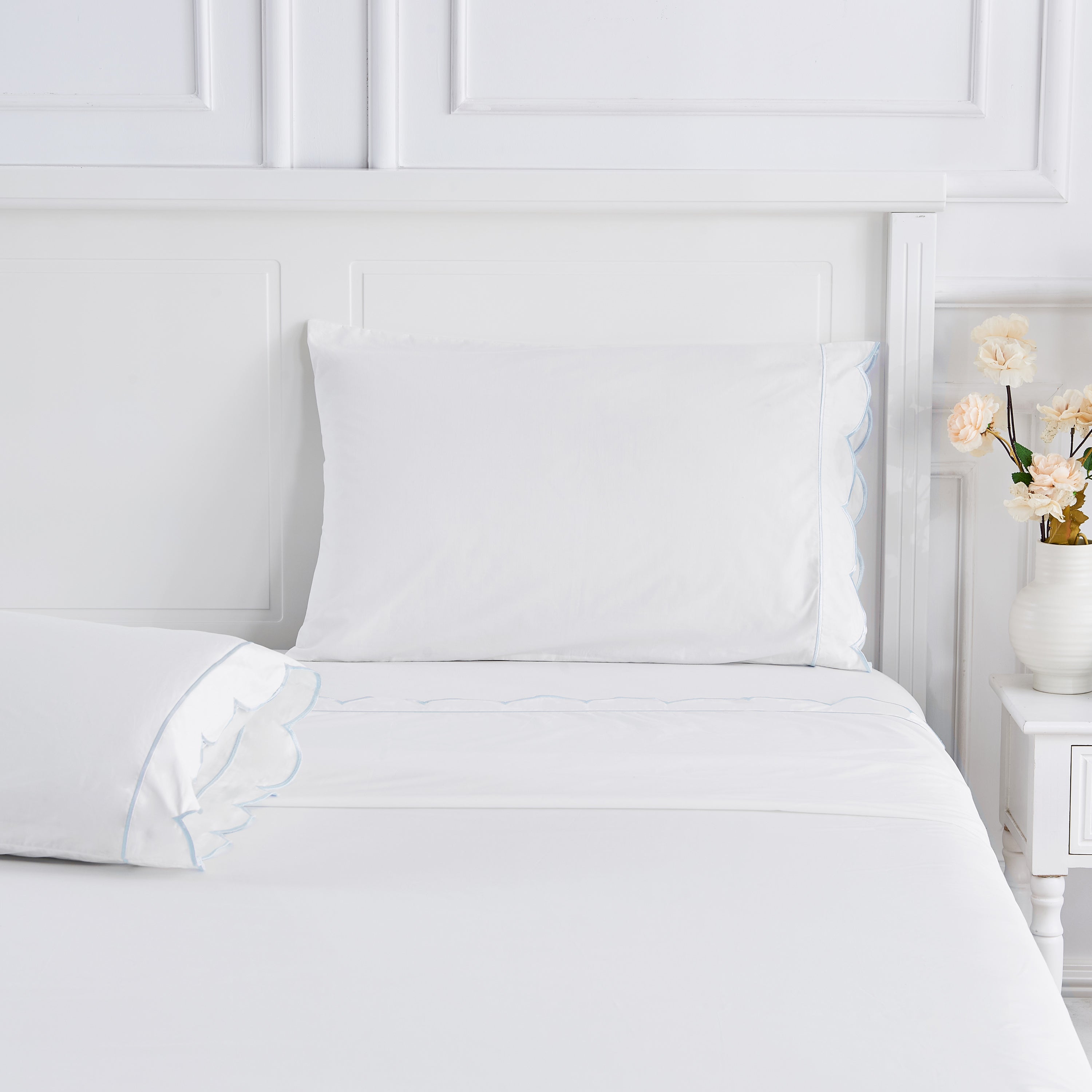 Coastal Scalloped Edge Embroidered 300TC Cotton Percale Sheet Set